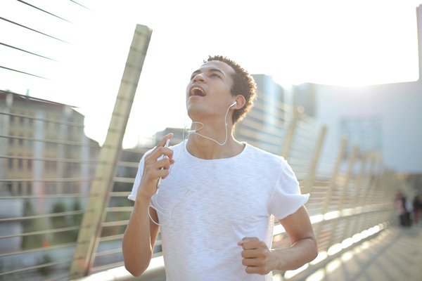 Exploration approfondie : Comment la méditation transcendante améliore la santé mentale chez les adultes